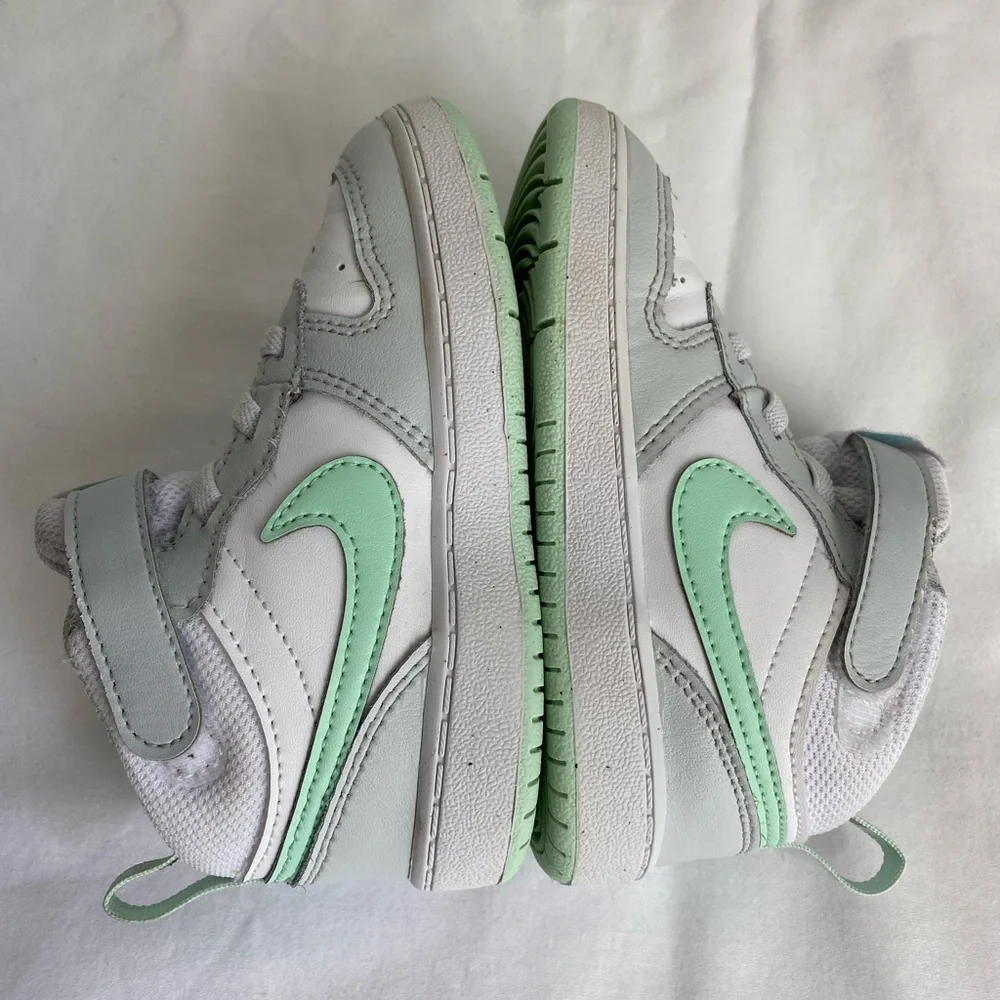 NIKE Toodler Unisex Nike Court Borough Mid 2 Mint Sneakers Size 8C/14 cm